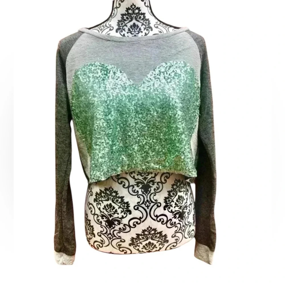 NWT THE CLAS-SIC Sequined Long Sleeved Cropped Crew Sweatshirt Top Size M - Picture 2 of 9
